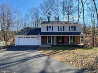 8233 Woodstown Ct, Springfield, VA 22153