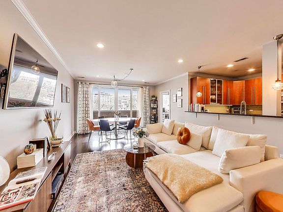 4th image of 825 N Hudson Ave Unit 3D
