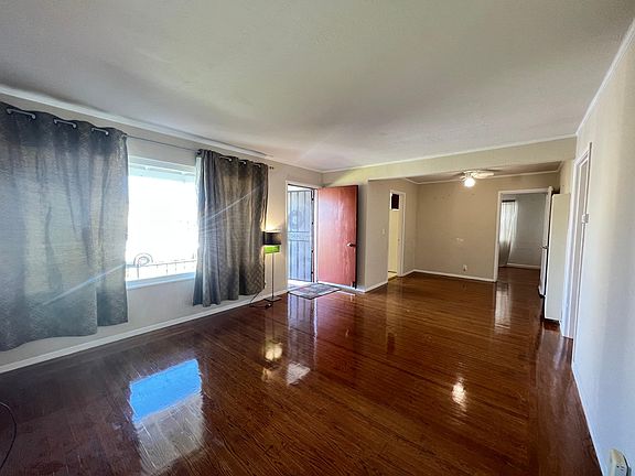 5th image of 2708 Lowell Ave