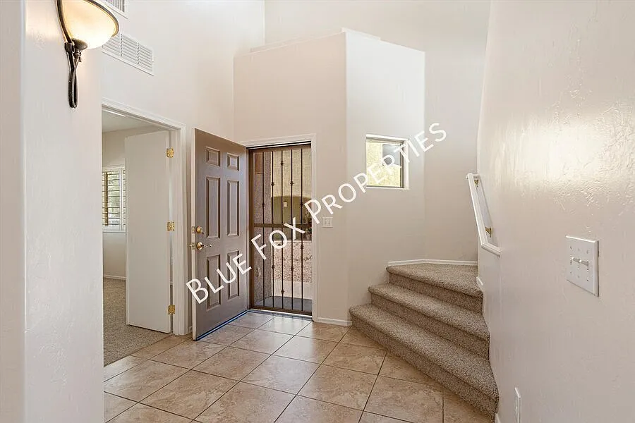 3 bed, 2.5 bath home in the Southwest side — Photo 2