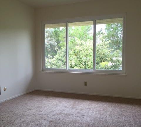 4th image of 475 S Eliseo Dr APT 10