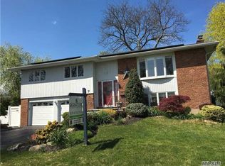 7 Susan Ct, Syosset, NY 11791