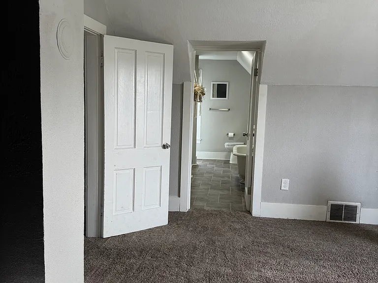 102 SW Walnut St — Photo 17