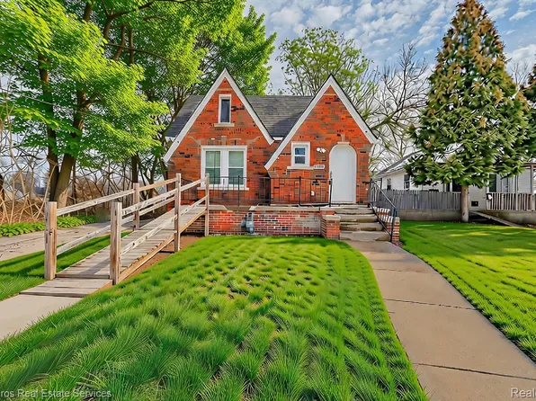 17892 Bradford St, Detroit, MI 48205