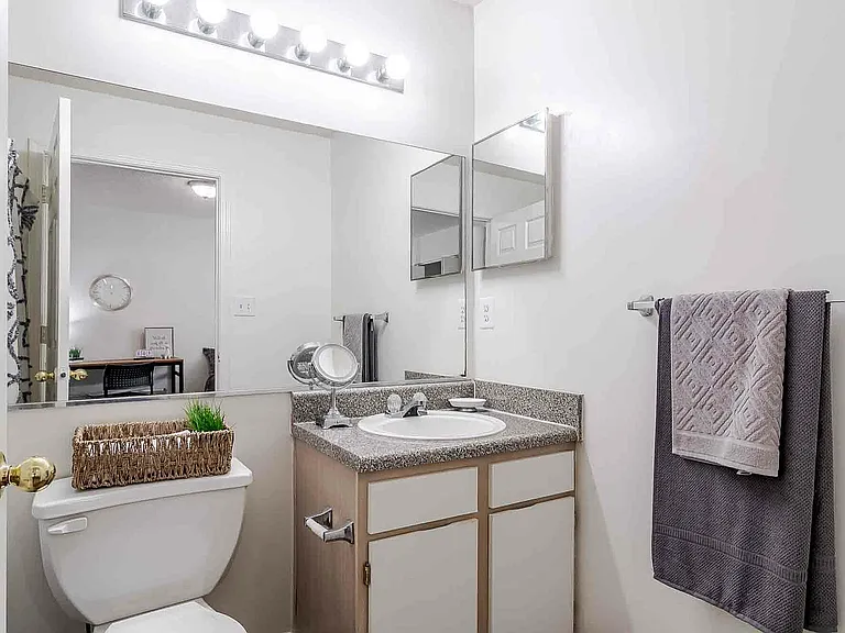 River Club Apartments — Photo 38