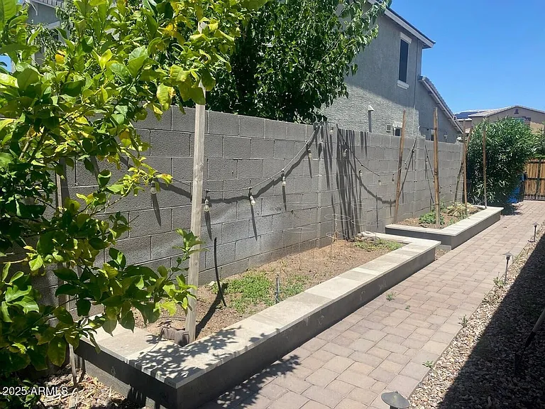 1381 E Scorpio Pl — Photo 21
