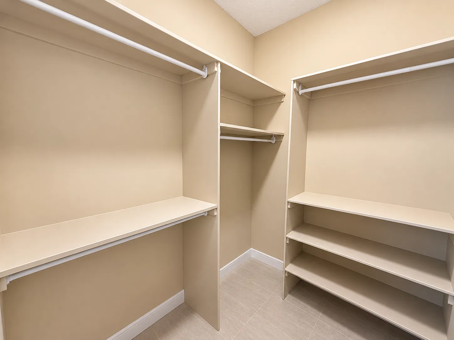 3 Bed 2.5 Bath Included Parking For Rent Edmonton — Photo 4