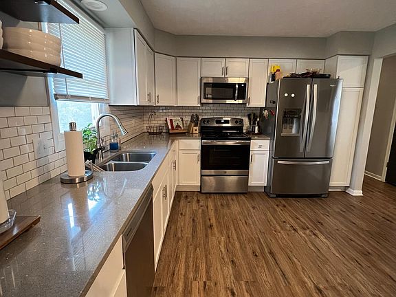 4th image of 9723 Yates St