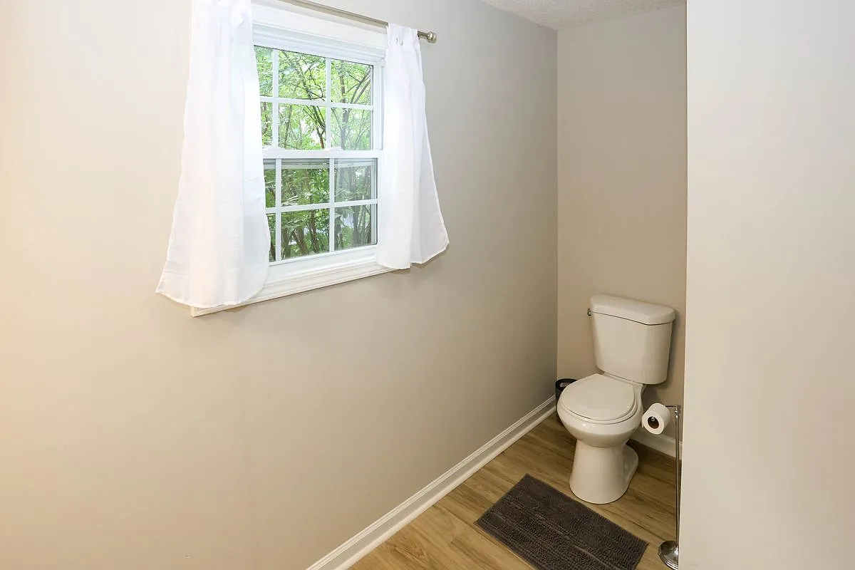 2 bed, 2.5 bath, 1680 sqft, $1,900 — Photo 2