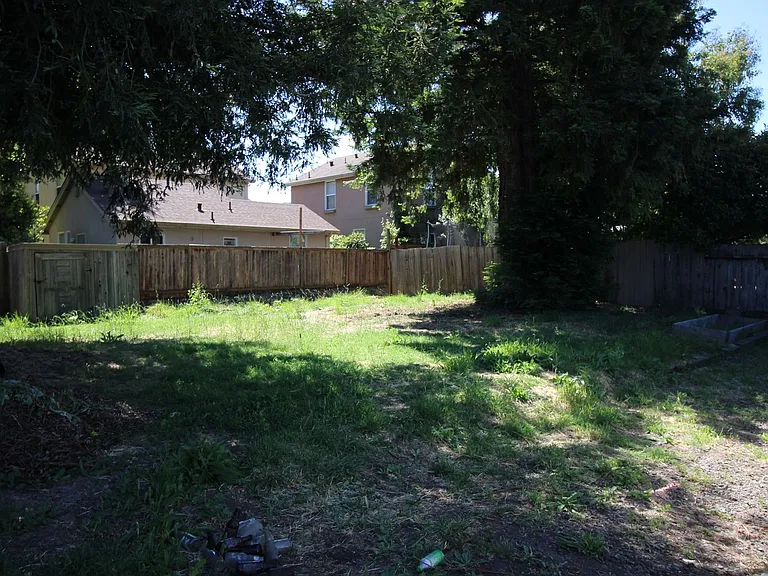 1922 Moraga Dr — Photo 13