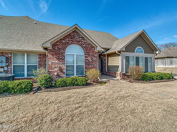 2nd image of 610 Sweetwater Dr