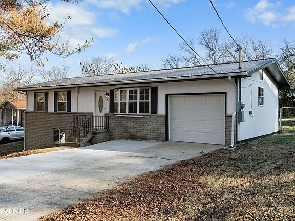 3rd image of 3412 Argyle Dr