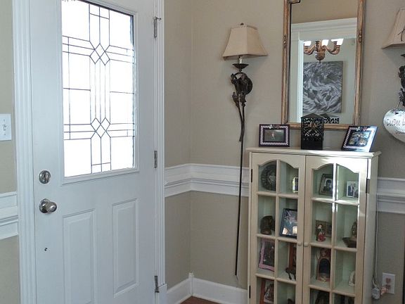 3rd image of 6102 Castle Oaks