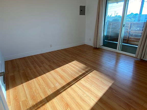 5th image of 1052 Carob Way #E
