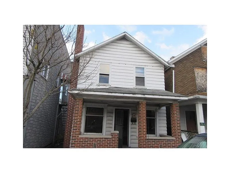 716 Graham Ave photo 1