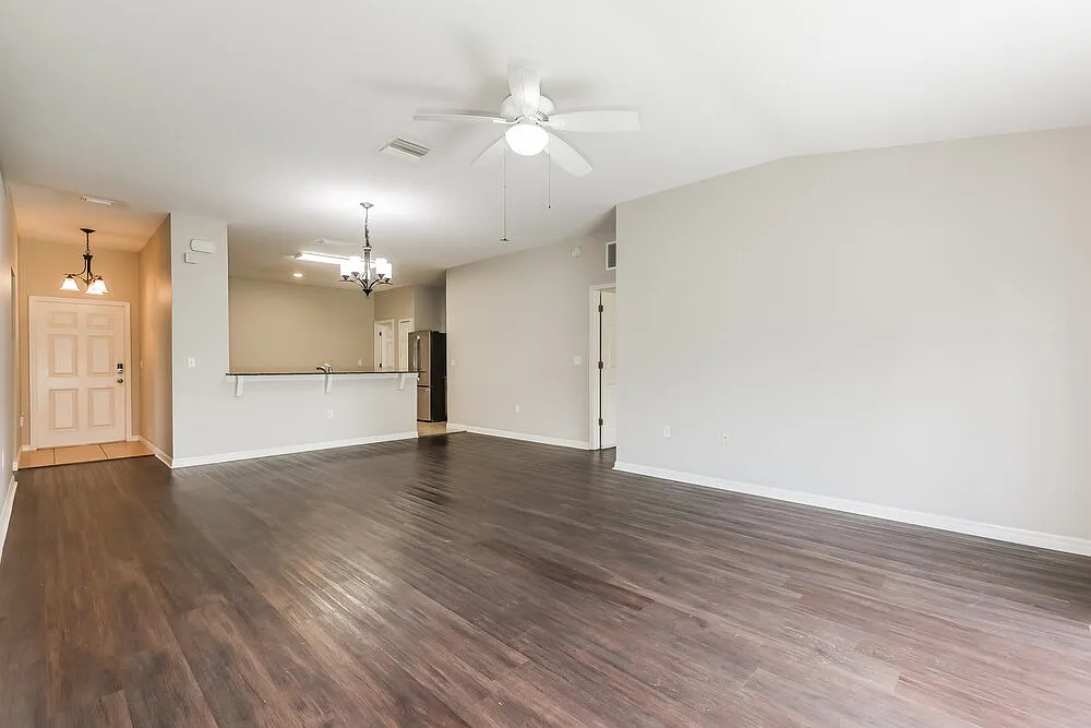 4 bed, 2.0 bath, 1574 sqft, $2,210 — Photo 3