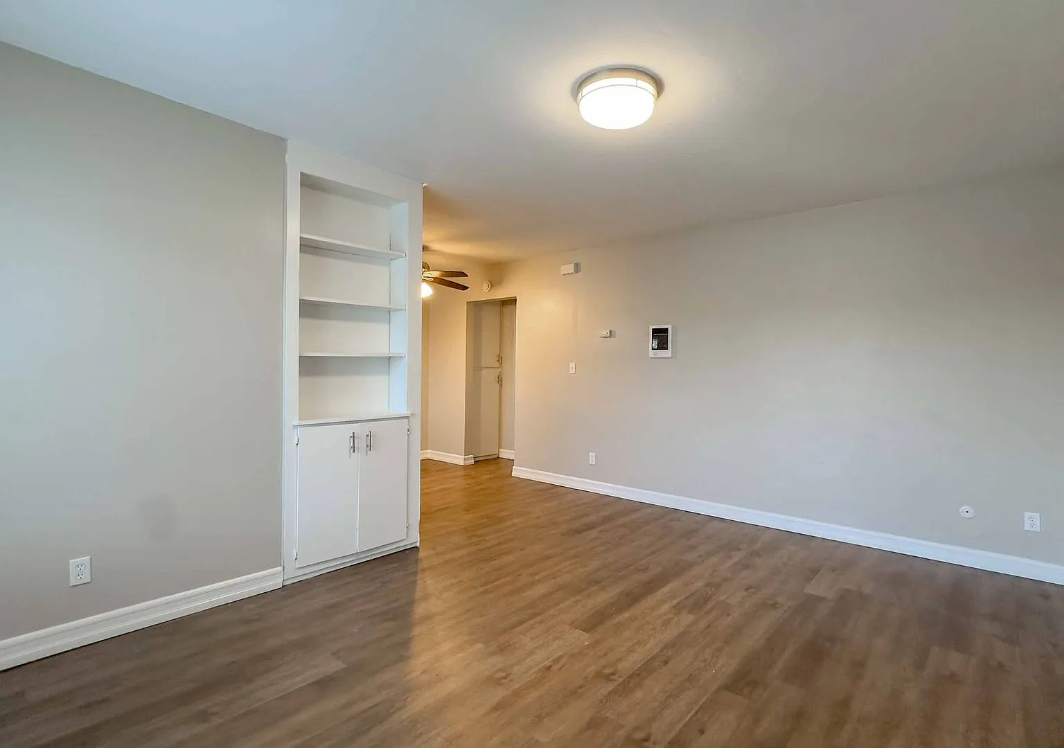Twin Palms Apartments — Photo 2