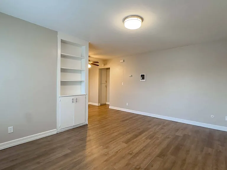 Twin Palms Apartments — Photo 2