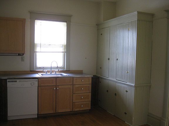 2nd image of 214 1/2 S Throop St