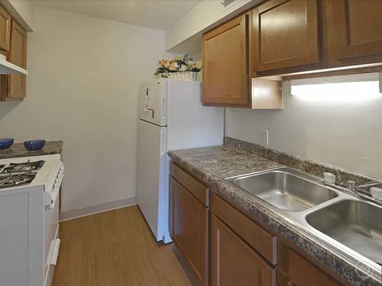 Winterwood Apartments — Photo 1