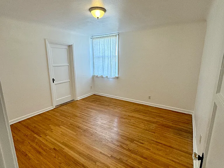 1855 S Cochran Ave — Photo 12