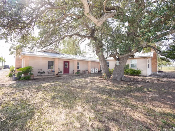 1849 County Road 340, Knippa, TX 78870