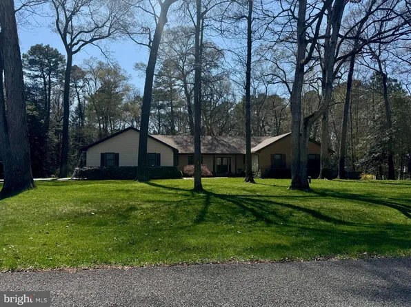 8 Woodland Dr, Seaford, DE 19973