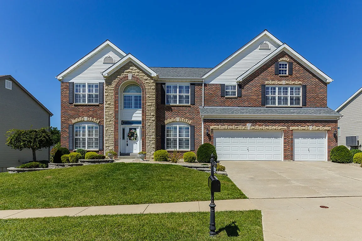 2029 Montclair Manor Dr photo 1