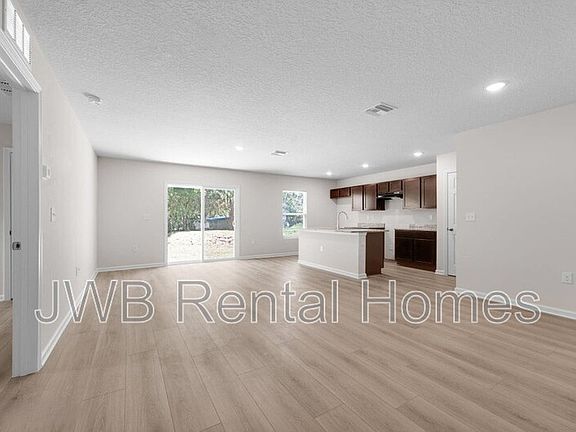 4th image of 3945 Rose St