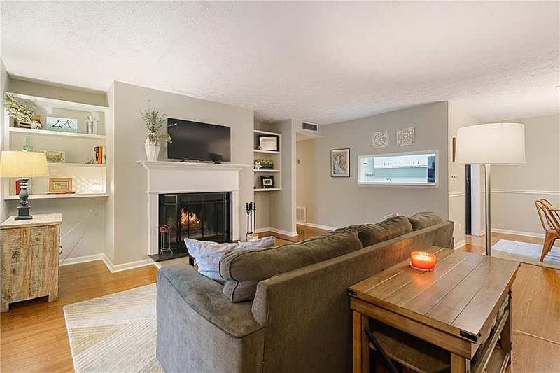 1st image of 406 Smokerise Cir SE