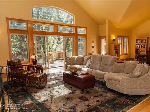 3rd image of 407 Old Downieville Hwy