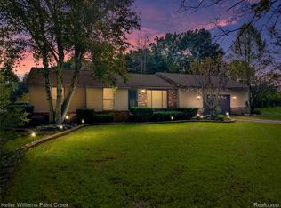 5077 Pinckney Rd, Howell, MI 48843
