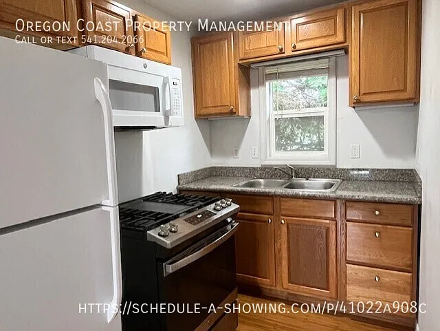 Ocean Breeze Apts. Unit 5 — Photo 3