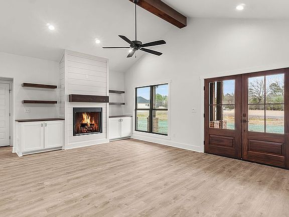 3rd image of 122 Southern Charm Ln