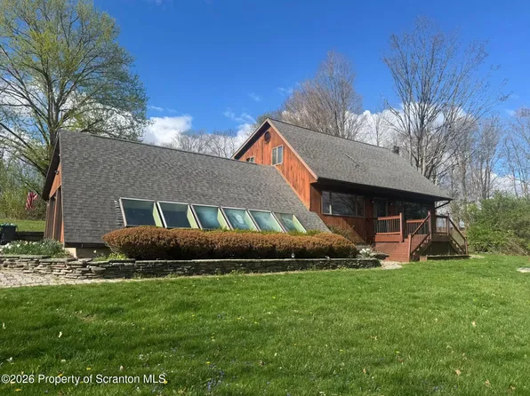 13 Fieldstone Dr, Scott Township, PA 18411