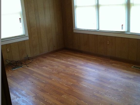 2nd image of 1411 W Walnut Ave