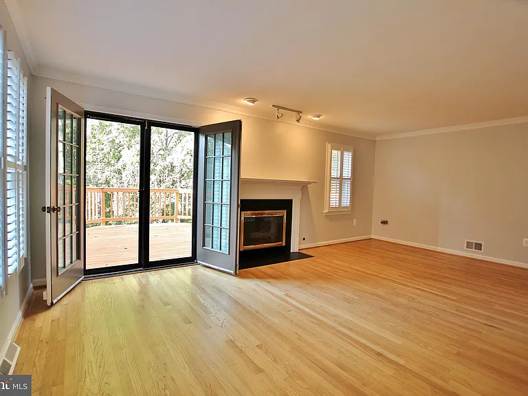 7321 Mallory Ln — Photo 5