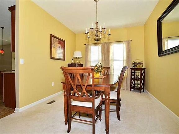 4th image of 8042 Maureen Dr