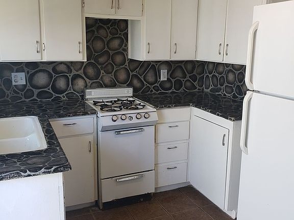 4th image of 1809 Avenue S APT A