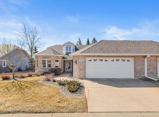 5692 Dunlap Ave N, Saint Paul, MN 55126