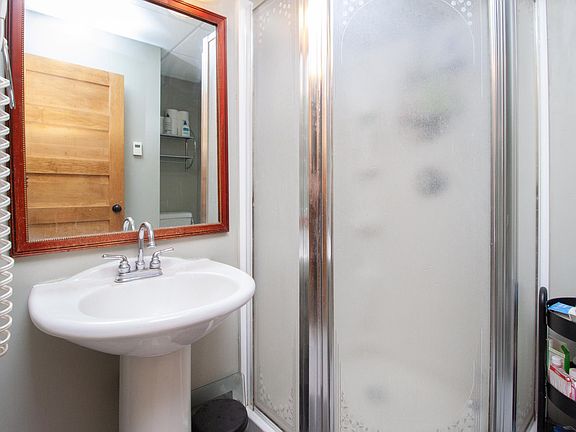 4th image of 1003 Clay St APT 4