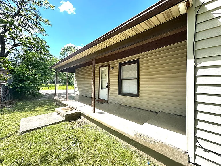 304 N Webb St — Photo 2
