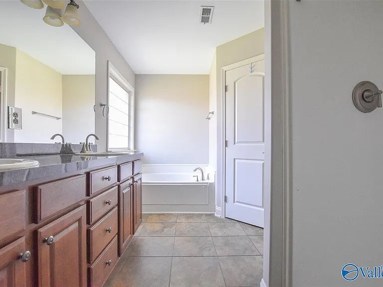 211 New Bristol Ln — Photo 24