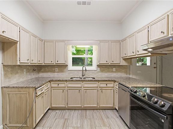 2nd image of 721 Belmont Rdg