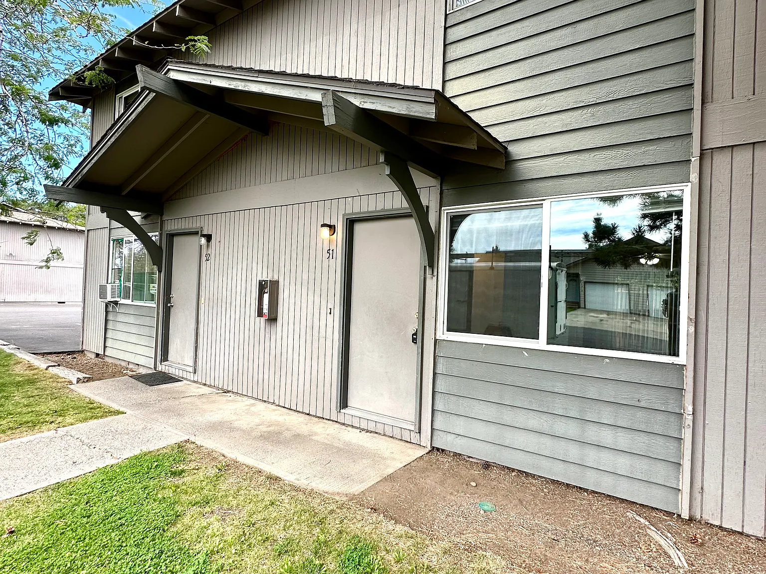 2 bed, 1.5 bath, 864 sqft, $1,595 — Photo 3
