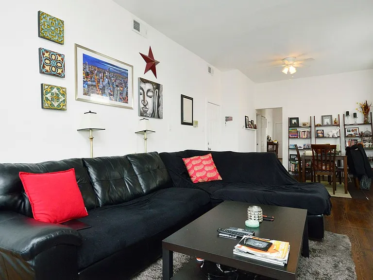 1753 W Erie St #1F — Photo 6