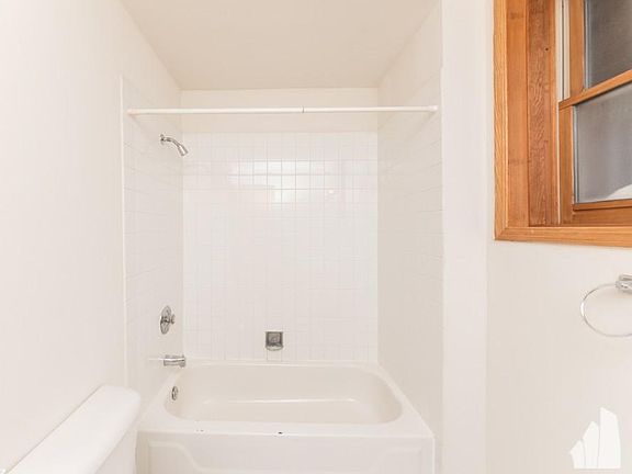 5th image of 1465 W Cortez St #213