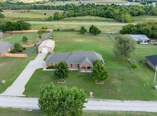 979 Sunflower Dr, Tuttle, OK 73089