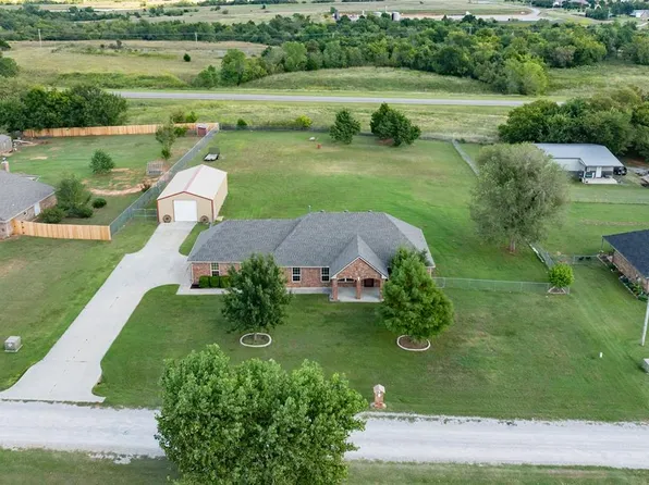 979 Sunflower Dr, Tuttle, OK 73089
