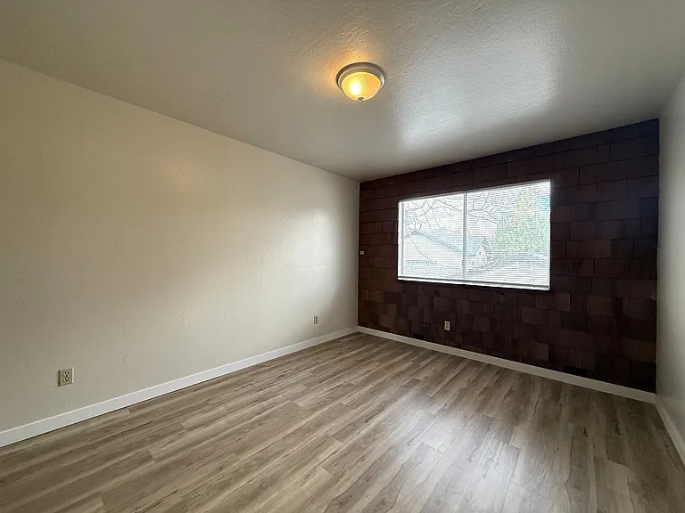 1505 W 3rd St #F — Photo 9